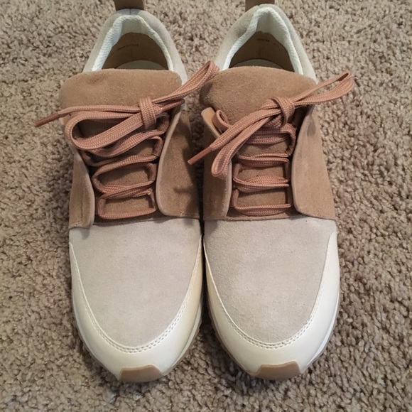 Dolce Vita Sneakers - Picture 3 of 3